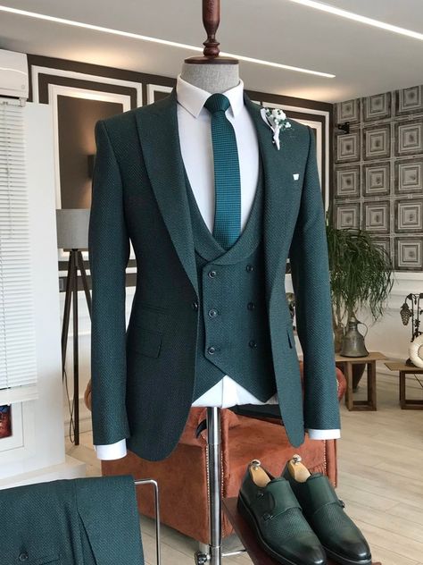 Blazer Waistcoat, Suit For Men Wedding, Prom For Guys, Prom Suits For Men, Suit Styles, Stylish Mens Suits, Men's Business Suits, Suits Men Business, Pieces Men