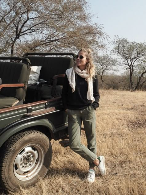 Fashion-Me-Now-Rajasthan-Ranthambore-Tiger-Safari-39 Safari Outfit Ideas, Moda Safari, Safari Clothing, Safari Clothes, Trekking Outfit Women, South Africa Trip, Climbing Outfit Woman, Safari Fashion, Climbing Outfits