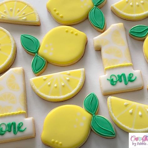 Lemon Birthday Cookies, Lemon Themed Cookies, Lemon Royal Icing Cookies, First Birthday Theme Boy, Lemonade Birthday, First Birthday Cookies, Squeeze The Day, Yummy Sugar Cookies, Lemon Frosting