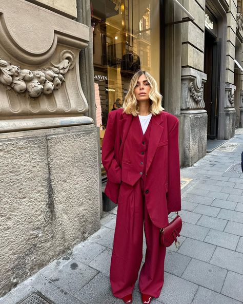 Literally inside the (cherry) trend 🍒 3 pieces suit via @lumina_fashion_official | Instagram Women's Fall Fashion, 60 Outfits, Italian Summer Outfits, Style Inspiration Fall, Fashion 2024, Street Style Chic, Red Outfit, Fashion Photoshoot, Autumn Fashion Women