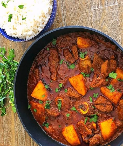 Indian Lamb Curry, Lamb Curry Recipes, Mutton Curry Recipe, Lamb Stew Recipes, Curry Recipes Easy, Bunny Chow, Mutton Recipes, Lamb Curry, Curry Recipes Indian