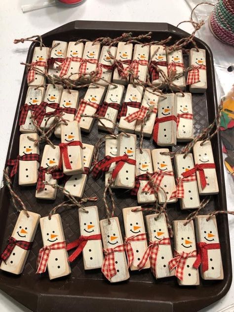 Snowman Crafts To Sell, Christmas Stuff To Sell, Wooden Block Christmas Ornaments Diy, Christmas Ornaments From Jenga Blocks, Brown Paper Bag Ornaments, Small Wooden Christmas Crafts, Simple Wooden Christmas Crafts, Craft Show Christmas Crafts, Scrap Wood Christmas Ornaments