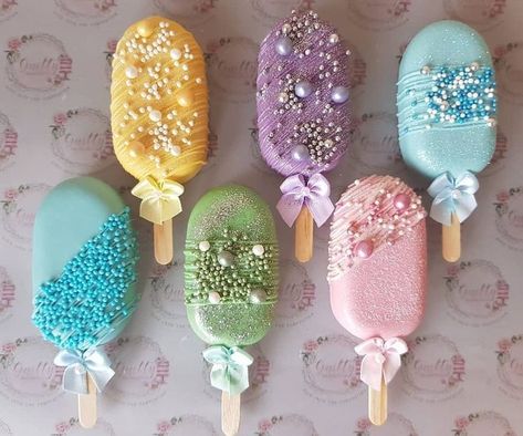 Pastel Cakesicles, Halal Desserts, Princess Cake Pops, Popsicles Cake, Cake Popsicles, Lolly Cake, Dessert Shots, Cake Pop Decorating, Disney Princess Cake