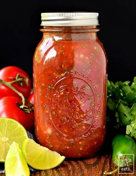 homemade restaurant salsa in a mason jar How To Can Salsa, Can Salsa, Restaurant Salsa, Restaurant Style Salsa, Homemade Salsa Recipe, Homemade Sauce Recipes, How To Make Salsa, Tomato Season, Iowa Girl Eats