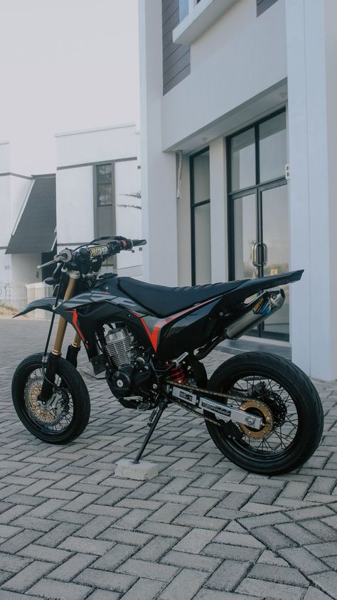 Trail Motorcycle, Motorcycle Humor, Honda Dominator, Ktm Supermoto, Ktm Motocross, Motor Trail, Cool Dirt Bikes, Motorcross Bike, Pretty Bike