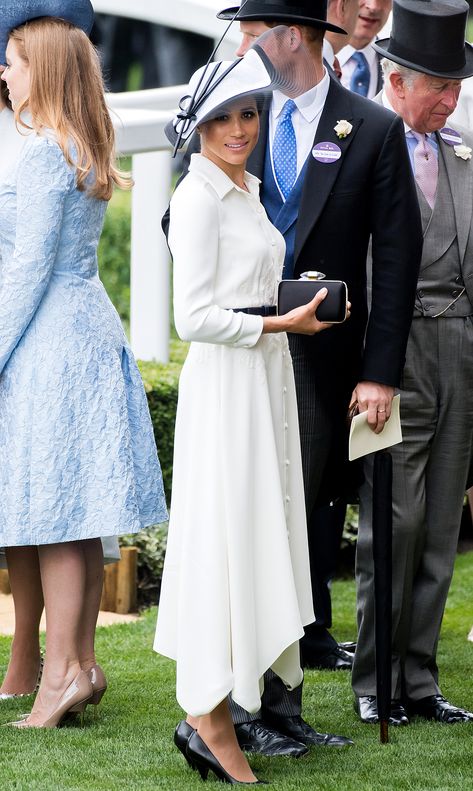 Meghan Markle Wears White Dress (from Her Bridal Designer!) on Her 1-Month Anniversary Meghan Markle Dress, Estilo Meghan Markle, Princ Harry, Givenchy Shirt, Givenchy Dress, Royalty Fashion, Princess Meghan, Prince Harry And Megan, Style Transformation