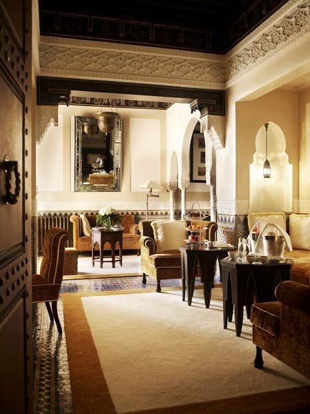 Hotel La Mamounia Moroccan Hotel Room, Arabic Decoration, Islamic Arch, Tuscan Houses, Moroccan Hotel, Morocco Luxury, La Mamounia Marrakech, Morocco Luxury Hotel, Morocco Interior