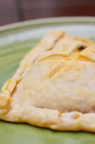 Green Chile Beef Empanadas Green Chili Empanadas, Green Chili Beef, Green Chile Beef, New Mexico Food, Chili Beef, Hatch Chiles, Chile Recipes, Hatch Green Chile, Beef Empanadas