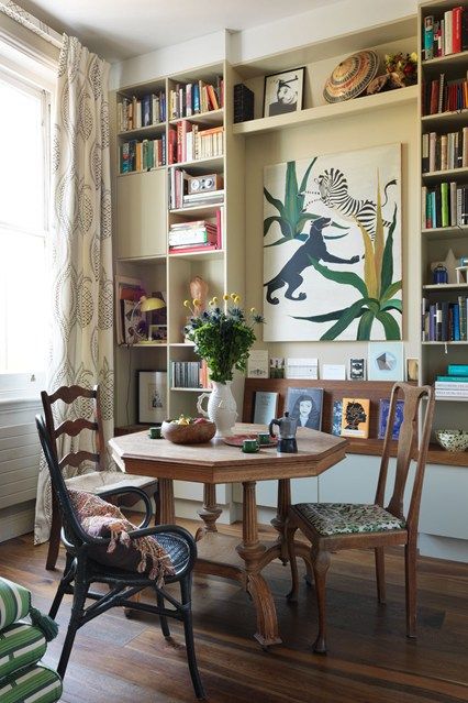 Floor to ceiling bookshelves add visual impact in tis small sitting room. http://www.houseandgarden.co.uk/interiors/bookshelf-ideas-living-room-study-design/floor-to-ceiling-bookshelves-beata-heuman?next#ViewImage Bookshelf Ideas Living Room, Reading Spaces, Floor To Ceiling Bookshelves, Beata Heuman, Displaying Books, Bookshelf Ideas, Art Placement, Novel Ideas, British Interior