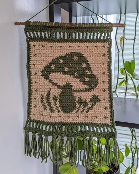 Diy Crochet Tapestry, Crochet Hanging Wall Decor, Nature Inspired Crochet, Crochet Wall Decor Pattern, Crochet Patterns Room Decor, Crochet Picture Patterns Charts, Crochet Things For Room, Crochet Wall Decor Aesthetic, Cottage Core Crochet Patterns Free