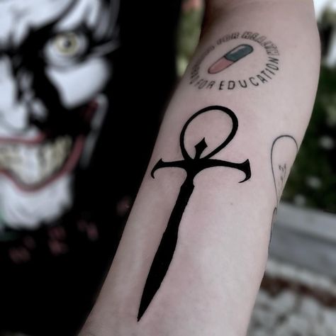 Vampire Symbol Tattoo, Vampire Ankh Tattoo, Vampire The Masquerade Tattoo, Vampire Tattoo Ideas, Vampire Symbols, Ankh Tattoos, Masquerade Tattoo, Vampire Tattoos, Vampire Ankh