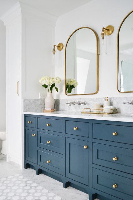 White Bathroom Inspiration, Blue And White Bathroom, Blue Bathroom Walls, White Bathroom Rug, Navy Blue Bathrooms, Blue Bathroom Tile, Blue Bathroom Vanity, Blue Bathroom Decor, White Bathroom Accessories