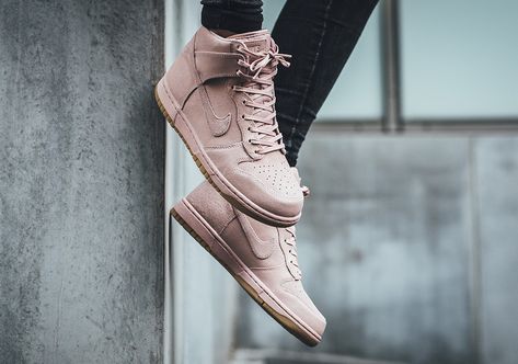 Nike Dunk High Premium, Coachella 2017, Curvy Petite Fashion, Sneaker Magazine, Tenis Nike, Discount Nikes, Nike Dunk High, Dunk High, Victorias Secret Models