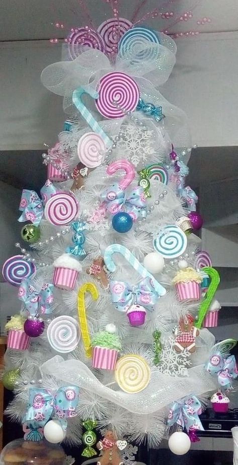 Pastel Candy Christmas Tree Ideas, Diy Candyland Christmas Ornaments, Candy Land Themed Christmas Tree, Candy Decorated Christmas Tree, Candy Land Theme Christmas, Pastel Candy Christmas Tree, Candy Christmas Decorations Diy, Christmas Tree Themes Ideas, Candy Land Tree