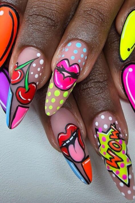 Ces ongles pop art personnalisés en 3D sont super mignons. Vous pouvez créer votre propre thème et jouer avec les formes et les couleurs tout en accessoirisant avec des détails // Crédit photo : Instagram @badcandynyc Valentines Comic Nails, Nail Lips Art, Nail Art Swatches, Pop Art Valentines Nails, Pop Art Acrylic Nails, Neon Valentines Nails, Pop Art En Uñas, Lips Nails Designs, Lips On Nails