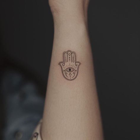 Evil Eye And Hamsa Tattoo, Hamsa Hand Finger Tattoo, Hamsa Hand With Evil Eye Tattoo, Hand Of Hasma Tattoo Evil Eye, Hamsa Tattoo Small Simple, Hamsa Hand Evil Eye Tattoo, Hamsa Hand Tattoo Small Evil Eye, Mini Hamsa Tattoo, Dainty Hamsa Tattoo