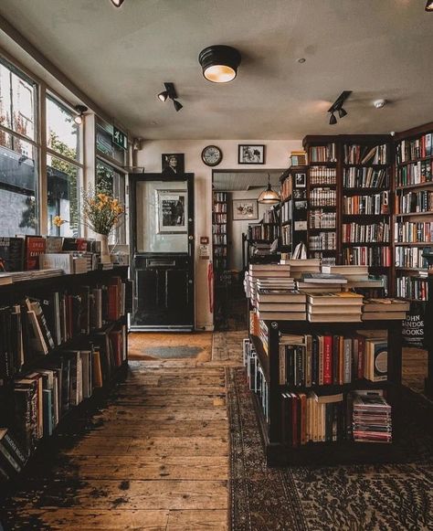 Books And Records Aesthetic, Gothic Bookstore Aesthetic, Cosy Bookshop Aesthetic, Rustic Library Aesthetic, Vintage Book Store Aesthetic, Old Book Store Aesthetic, Cozy Bookshop Aesthetic, London Bookstore Aesthetic, Speakeasy Library