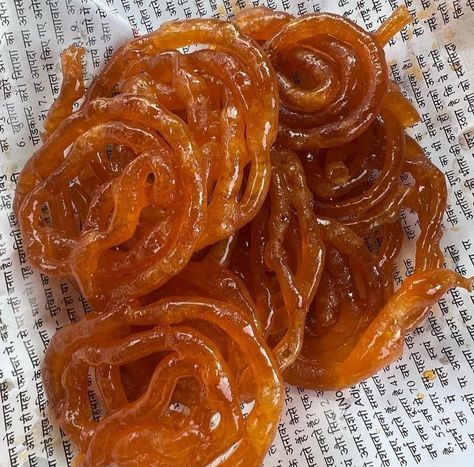 Jalebi Snap, Jalebi Aesthetic, Desi Collage, Pretty Zinta, Desi Aesthetics, Food Carving, Desi Food, Healthy Sweets Recipes, Indian Aesthetic