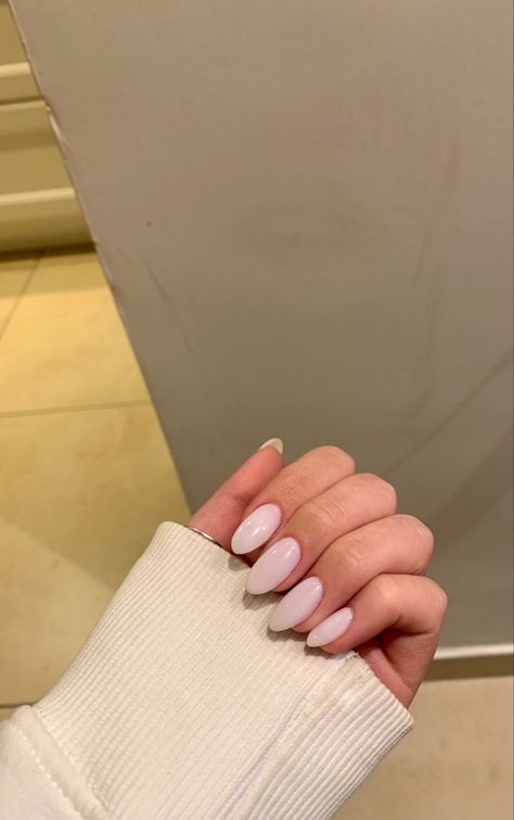 Small Short Almond Nails, Bubble Bath Gel Nails, Short Nail Aesthetic, Gel Nails Easy, Nail Inspiration Pink, Square Oval Nails, Oval Shaped Nails, Unghie Sfumate, Kutek Disney