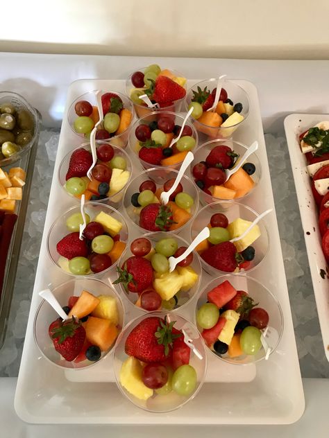 Mini Fruit Bowls, Cute Fruit Cup Ideas, Small Fruit Cups For Party, Small Fruit Cups, Party Fruit Cups, Fruit Cups Party, Mini Fruit Cups, Fruit Cups Ideas, Fresh Fruit Cups