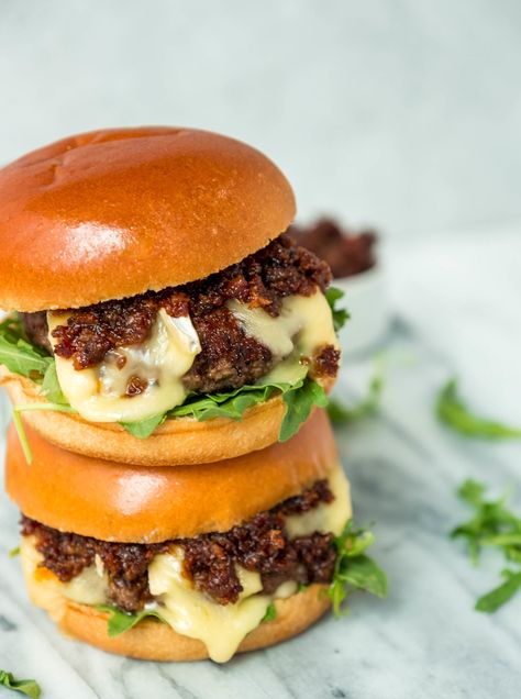 Brie & Bacon Jam Burger – The Food Joy Burger With Bacon Jam, Jam Burger, Bacon Jam Burger, Beef Burgers Patties, Stuffed Burger, Baby Arugula, Thick Cut Bacon, Bacon Jam, Gourmet Burgers