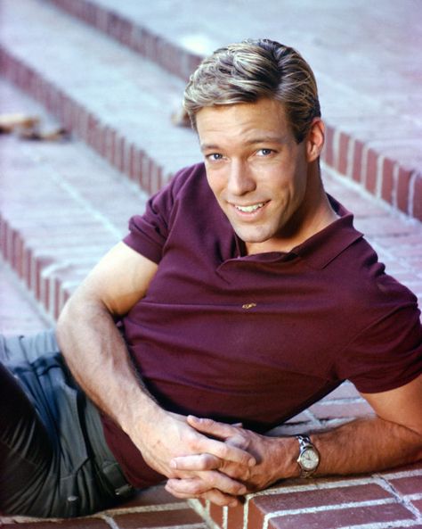 Richard Chamberlain during his "Dr. Kildare" days. So gorgeous. Love him! Dr Kildare, Guy Madison, John Derek, Blythe Danner, The Thorn Birds, Linda Evans, Richard Chamberlain, Katherine Hepburn, Young Elvis