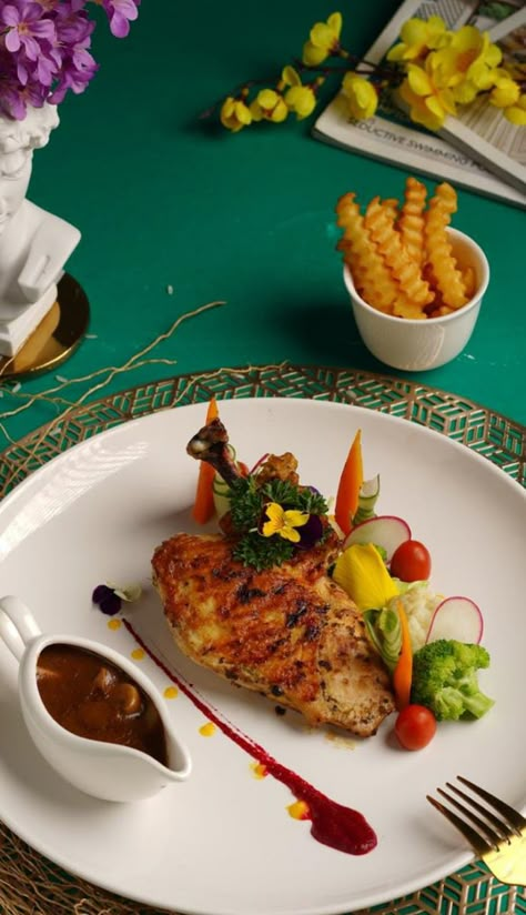 Chef Plating Ideas, Plated Chicken Dishes, Chicken Steak Plating, Chicken Fine Dining Plating, Chicken Plating Ideas, Plating Ideas Main Course, Plating Main Course, Plating Chicken, Appetizer Plating