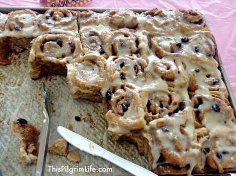 (Make-Ahead) Cinnamon Rolls for a Crowd are the perfect recipe for your next big get-together! Family reunion, holiday breakfast, Easter - everyone will love these super delicious homemade cinnamon rolls. #cinnamonroll #easy #homemade #makeahead #delicious #big #thispilgrimlife Cinnamon Rolls For A Crowd, Rolls For A Crowd, Brunch Party Recipes, Breakfast Birthday, Breakfast For A Crowd, Birthday Breakfast, Make Ahead Desserts, Cooking For A Crowd, Desserts For A Crowd