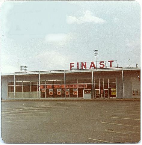 Finast Supermarket, Torrington, CT - 1979 | Flickr - Photo Sharing! Torrington Connecticut, Blushing Face, Vintage Tv, The Plaza, Historical Pictures, The Good Old Days, Vintage Store, Back In The Day, Main Street