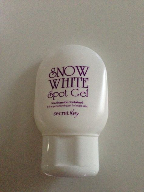 Snow White spot gel - to whiten any dark spots on my face and skin Korean Cosmetics Skin Care, Amazing Food Platters, Drugstore Hair Products, Skin Care Basics, Makeup Nails Designs, Diy Skin Care Routine, Skin Care Tutorial, Shower Skin Care, Pretty Skin Care