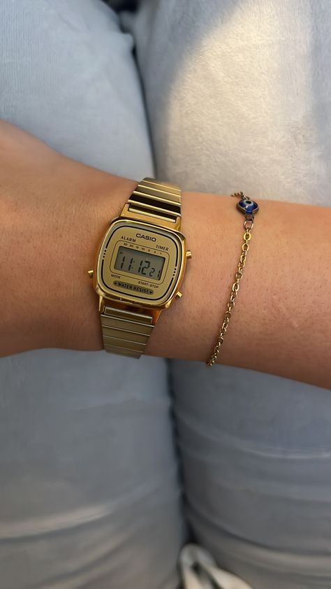 Casio Gold Watch, Trendy Watches Women Fashion, Casio Watch Women, Casio Vintage Watch, Watch Aesthetic, Classic Watch Women, Pretty Watches, Casio Vintage, Trendy Watches