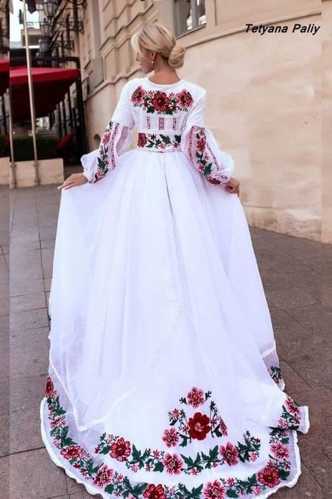 Slavic Clothing, Ukrainian Wedding, Mexican Wedding Dress, Theme Dress, Mexican Dresses, فستان سهرة, Russian Fashion, Long Train, Embroidered Clothes