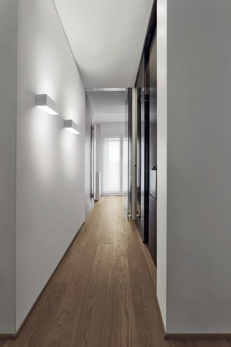 Wall Mounted Lights, Stairs Lighting, Gypsum Wall, Corridor Design, Corridor Lighting, Home Hall Design, Minimal Lighting, Wall Lighting Design, Led Light Fixtures