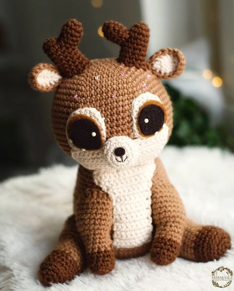 Amigurumi Crochet Deer Toy Free Pattern – Free Amigurumi Crochet Crochet Cartoon Characters, Crochet Cartoon, Deer Toy, Crochet Woodland, Crocheted Animals, Crochet Toys Free Patterns, Crochet Deer, Crochet Toys Free, Easy Crochet Animals