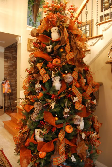 Fall decorated christmas tree Fall Tree Decorations, Fall Christmas Tree, Thanksgiving Tree, Orange Christmas, Fall Thanksgiving Decor, Christmas Tree Inspiration, Autumn Decorating, Harvest Decorations, Fall Halloween Decor