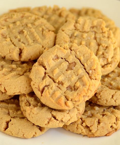 Salted Toffee Peanut Butter Cookies Peanut Butter Skor Cookies, Peanut Butter Heath Cookies, Peanut Butter Toffee Cookies, Heath Cookies, Peanut Butter Toffee, Fudge Cookie Recipe, Butter Brickle, Skillet Cookies, Peanut Butter Sandwich Cookies