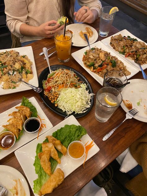 Thai food dinner friend dinner yummy food foodie aesthetic shot food shot noodles rice dumplings ragoons sauces salad drinks thai tea Bbq Pics, Thai Food Restaurant, Thai Dinner, Dinner Date Aesthetic, Hibachi Restaurant, Bbq Dry Rub, Restaurant Aesthetic, Chicken Ham, Save Instagram