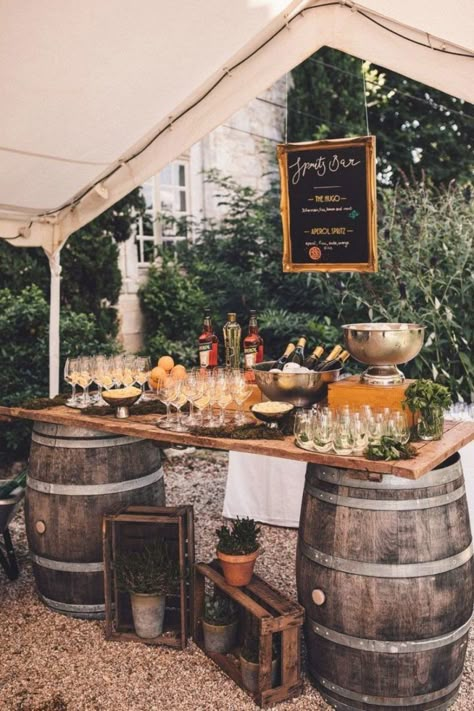 Wedding Bar Display, Aperol Spritz Bar, Spritz Bar, Rustic Spring Wedding, Deco Champetre, Hawaiian Wedding, Wedding Drink, Rustic Country Wedding, Food Trends