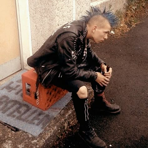 Punk Guys, Punk Mohawk, Alt Subcultures, Punk Leather Jacket, Punk Ideas, Punk 80s, Punk Subculture, Hardcore Style, Hell Or High Water