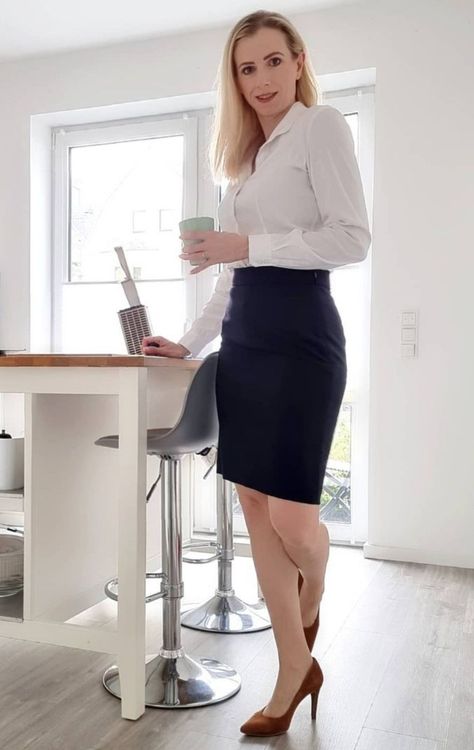 Hot Business Woman Outfits, Transgender Outfits, Office Attire Women, Work Outfit Office, Cute Skirt Outfits, Office Fashion Women, Classy Work Outfits, Fashion Attire, Work Outfits Women