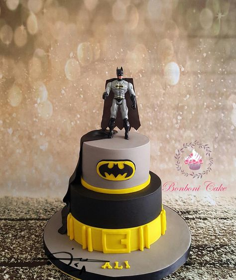 Batman Birthday Party Cake, Diy Batman Cake, Batman Birthday Party Decorations, Birthday Cake Batman, Batman Fondant, Batman Birthday Party Ideas, Cake Batman, Batman Party Supplies, Batman Party Decorations