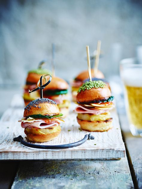 Mini 10g Brioche Sliders - recipe for sweet and spicy mini sliders - perfect for a party! Brioche Sliders, Mini Sliders, Pineapple Ham, Brioche Bun, Thai Sauce, Smoked Gouda, Fresh Pineapple, Ham Cheese, Slider Recipes