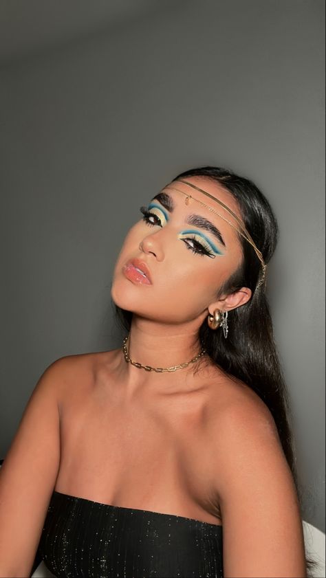 Cleopatra Makeup Ideas, Cleopatra Halloween Costume Diy, Cleopatra Halloween Makeup, Cleopatra Outfit, Cleopatra Makeup, Cleopatra Halloween Costume, Cleopatra Halloween, Halloween Makeup Sugar Skull, Egyptian Makeup