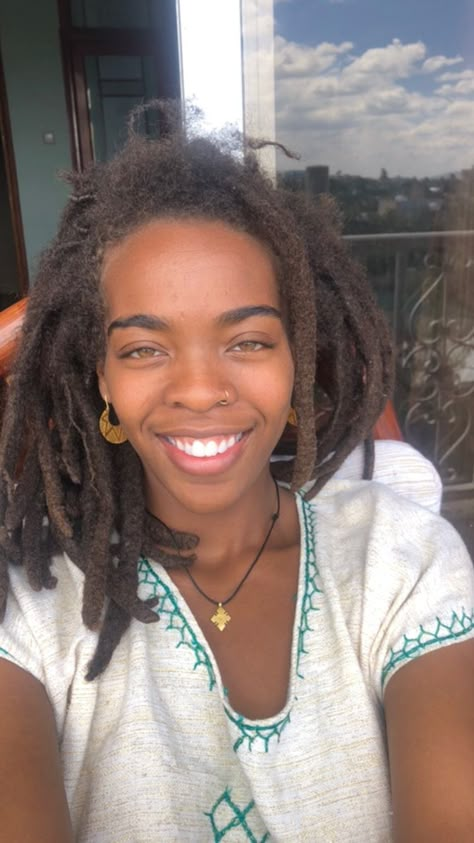 Freeform Dreads Black Women, Free Form Locs Women, Freeform Locs Black Women, Freeform Locs Women, Semi Freeform Locs, Freeform Dreads, Free Form Locs, Freeform Locs, Short Hair Twist Styles