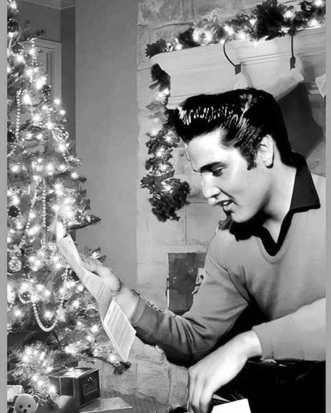 Elvis Graceland, King Of Rock And Roll, Opening Presents, Sleigh Rides, My Phone, Elvis Presley, The King, Rock And Roll, Christmas