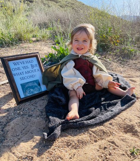 Nerdy Baby Announcement Lord Of The Rings Newborn Pictures, Hobbit Baby Announcement, Lotr Baby Announcement, Lotr Pregnancy Announcement, Lord Of The Rings Gender Reveal, Lord Of The Rings Baby Announcement, Lord Of The Rings Family Costumes, Lord Of The Rings Pregnancy Announcement, Baby Hobbit Costume