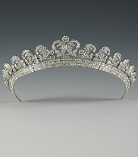 Cartier London | An Art Deco Diamond Halo Diadem, 1936. Halo Tiara, Royal Core, Royal Collection Trust, King George Vi, Tiaras Jewellery, Royal Tiaras, Beautiful Tiaras, Edwardian Jewelry, Diamond Tiara