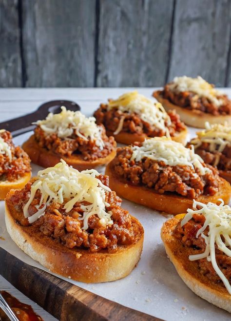 Recipes With Texas Toast, Cheesy Sloppy Joes, 30 Minute Meals Easy, Garlic Bread Recipe, Indulgent Food, Texas Toast, Sloppy Joes Recipe, Sloppy Joe, Beef Recipes Easy