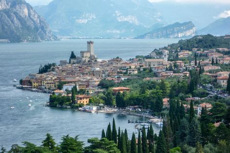 Malcesine, die Perle des Gardasees Florence Tuscany, Venice Travel, Travel Lifestyle, Italy Travel, Verona, Tuscany, Paris Skyline, Venice, Rome