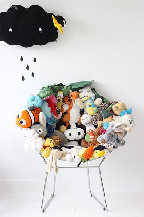 DIY Stuffed Animal Chair - recycle old plushes into a super fun chair! Stuffed Animal Chair, Diy Stuffed Animal, Animal Chair, Plush Chair, Handmade Charlotte, Kids Rooms Diy, Baby Diy, Stylish Storage Solutions, Diy Chair